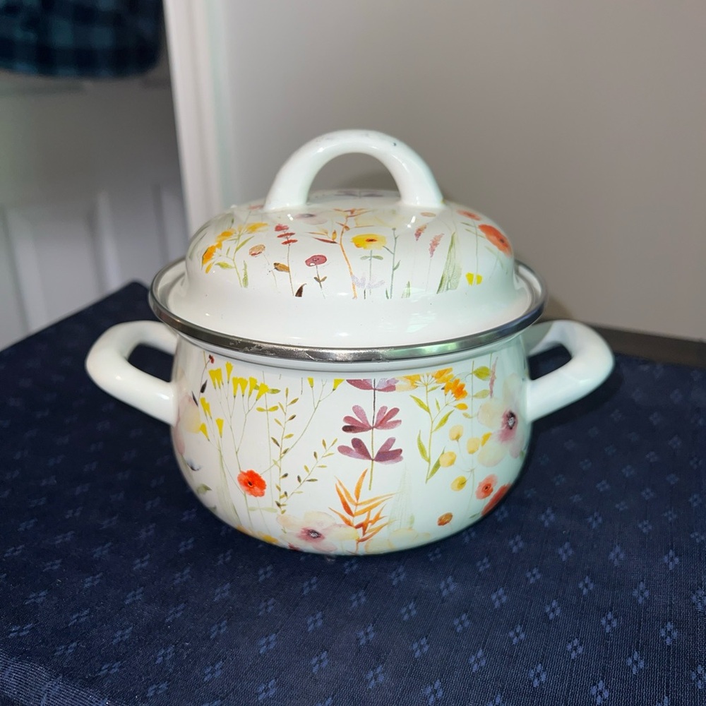 Crofton 1 Qt Enameled Steel Pot Floral with Lid Double Handles